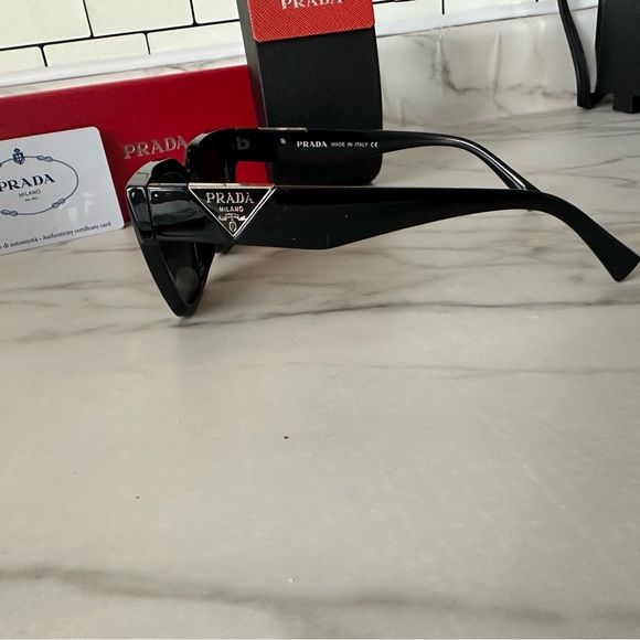 Prada black sunglasses - Picture 2 of 4